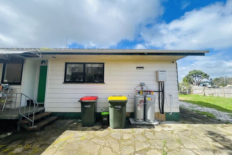 Photo of property in 391 Roscommon Road, Clendon Park, Auckland, 2103