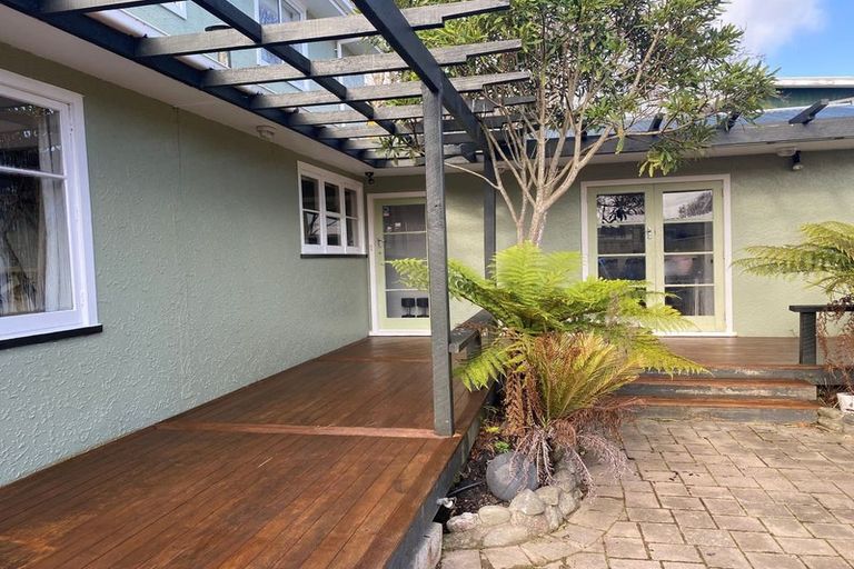 Photo of property in 6a Surrey Crescent, Hokowhitu, Palmerston North, 4410