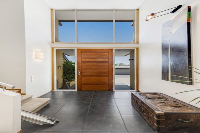 Photo of property in 33 Takutai Avenue, Half Moon Bay, Auckland, 2012