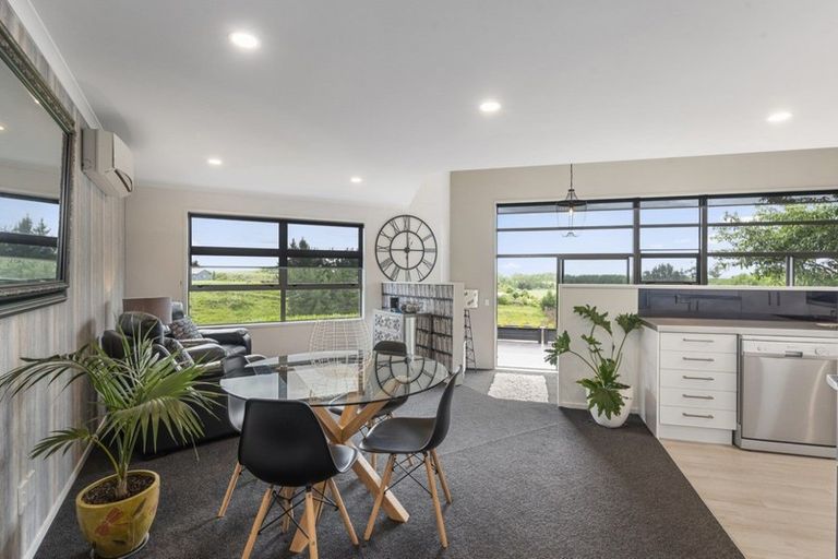 Photo of property in 32 Oakland Lane, Shannon, Palmerston North, 4474