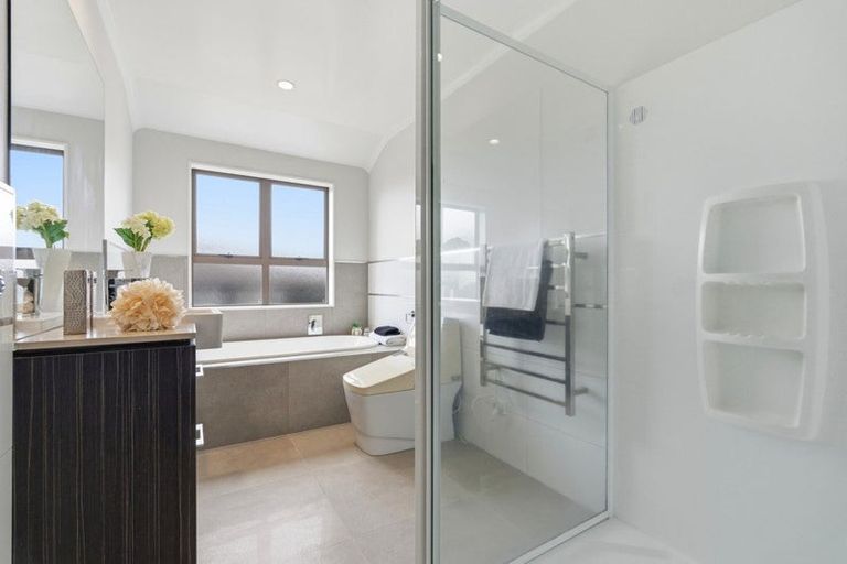 Photo of property in 30 Mackay Drive, Greenhithe, Auckland, 0632