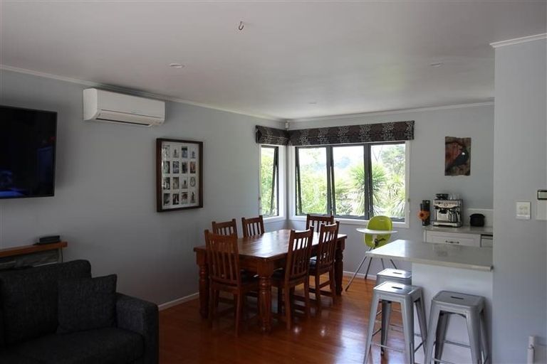 Photo of property in 64 Taupo Street, Green Bay, Auckland, 0604
