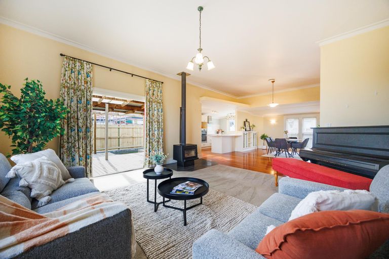 Photo of property in 18 Monckton Street, Feilding, 4702