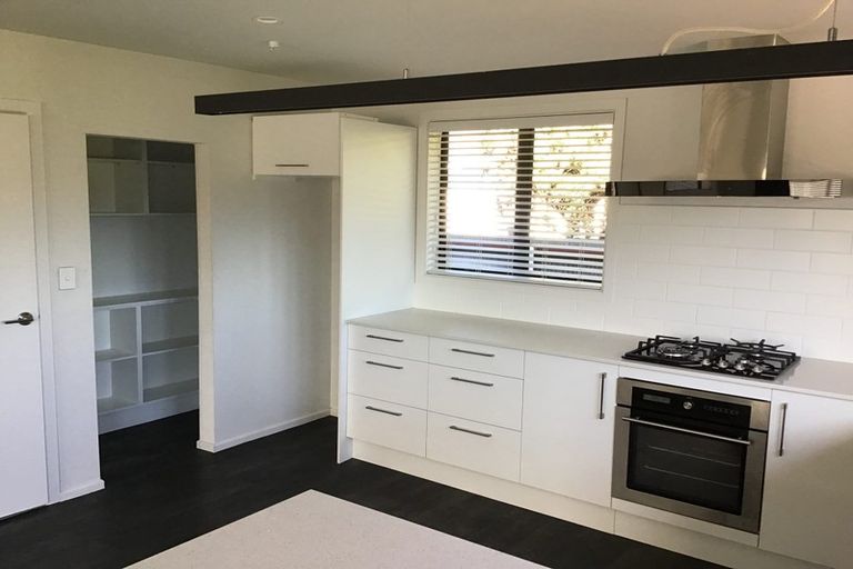 Photo of property in 8 Liverton Crescent, Bishopdale, Christchurch, 8053