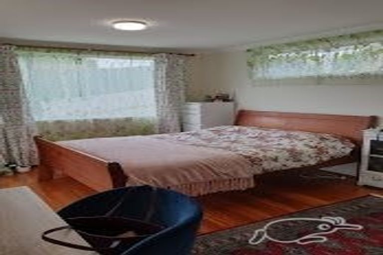 Photo of property in 16 Turville Crescent, Newlands, Wellington, 6037