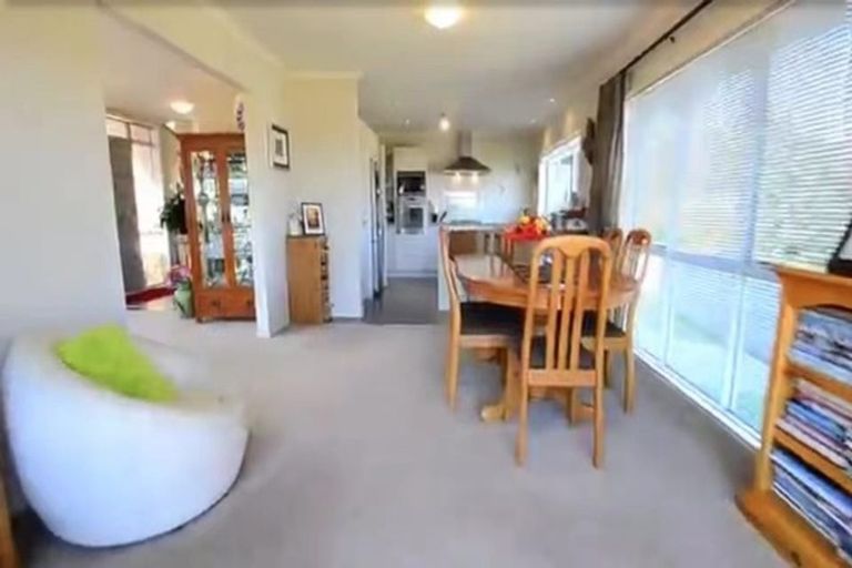 Photo of property in 8 Barnacle Rise, Red Beach, 0932