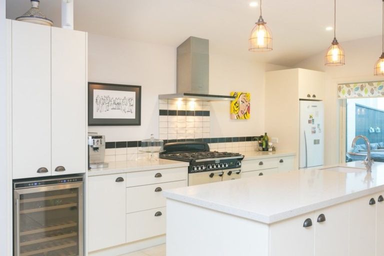 Photo of property in 18 Record Street, Fitzroy, New Plymouth, 4312