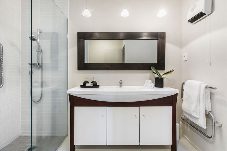 Photo of property in 3/14 Frieston Road, Milford, Auckland, 0620