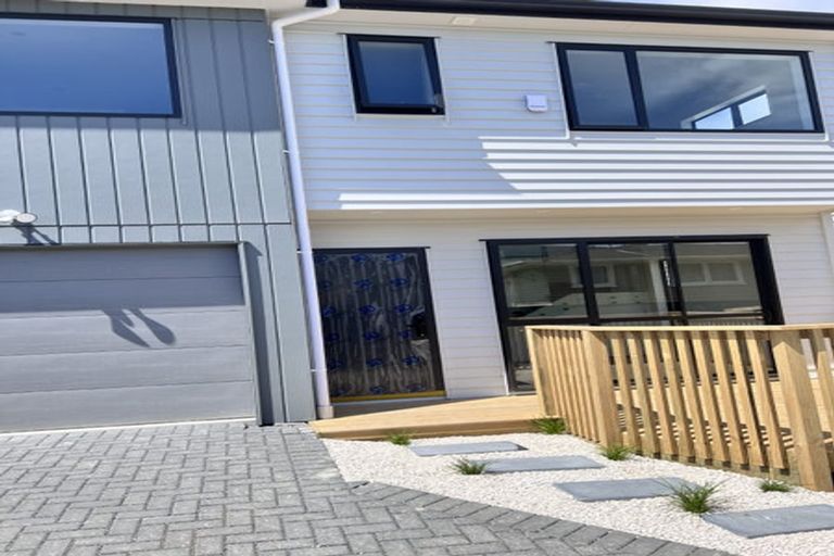 Photo of property in 48c Portadown Avenue, Pakuranga Heights, Auckland, 2010