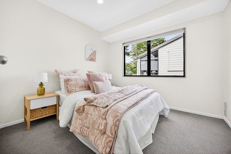 Photo of property in 1/70b Carlisle Road, Browns Bay, Auckland, 0632