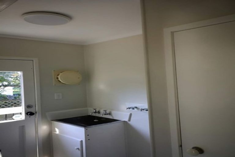 Photo of property in 90 Kemp Road, Massey, Auckland, 0614