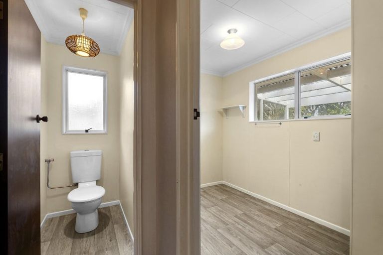 Photo of property in 20 Mayfair Place, Westown, New Plymouth, 4310