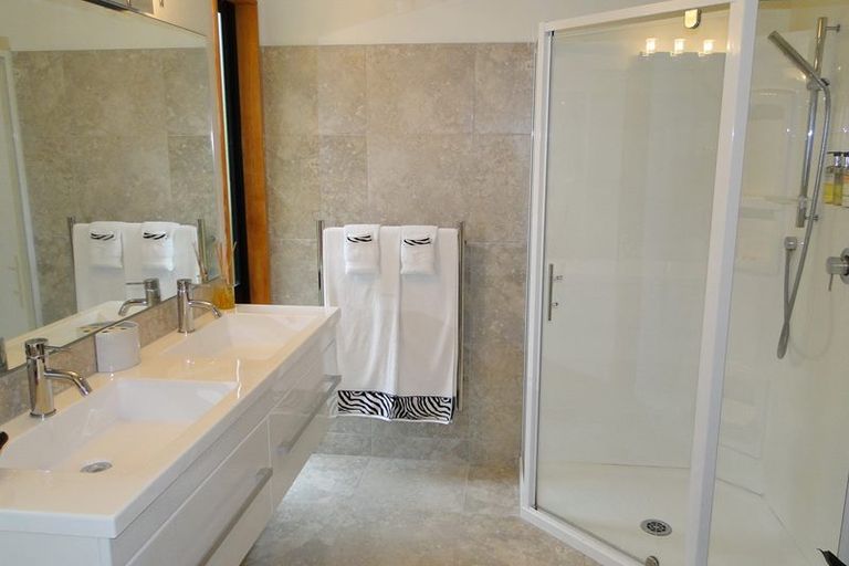 Photo of property in Twin Waters Lodge, 30 Totara Avenue, Collingwood, 7073