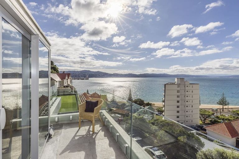 Photo of property in 3/16 Oriental Terrace, Oriental Bay, Wellington, 6011