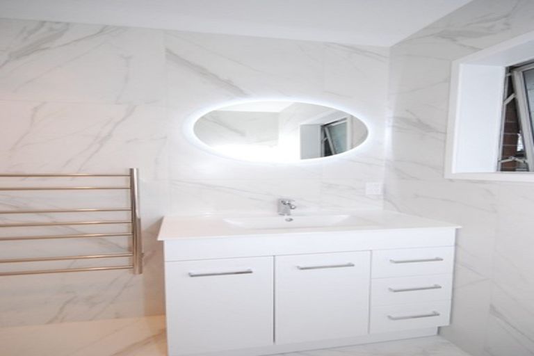 Photo of property in 2/19 Fortunes Road, Half Moon Bay, Auckland, 2012