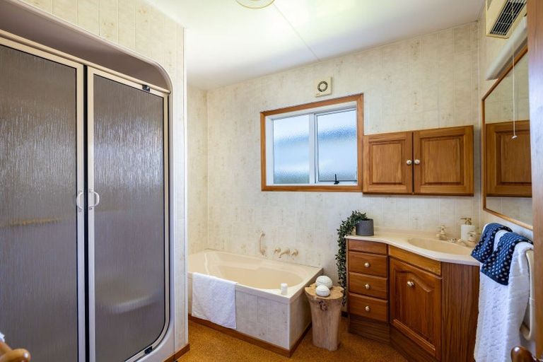 Photo of property in 7 Boulevard Drive, Merrilands, New Plymouth, 4312