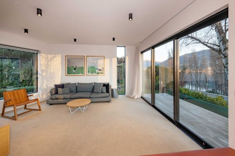 Photo of property in 9 Beacon Point Road, Wanaka, 9305
