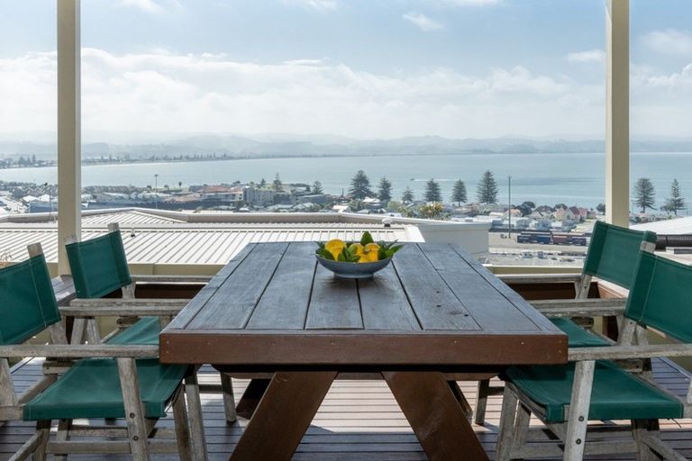 Photo of property in 8 Lambton Road, Hospital Hill, Napier, 4110