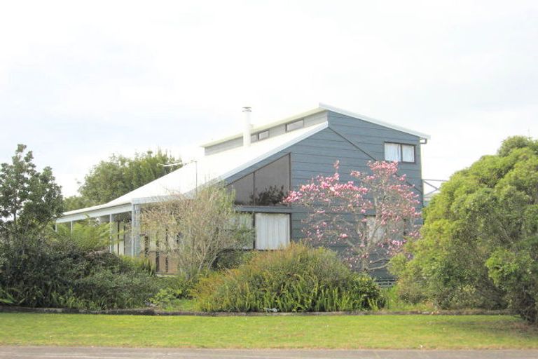 Photo of property in 19 Meadow Drive, Whitianga, 3510