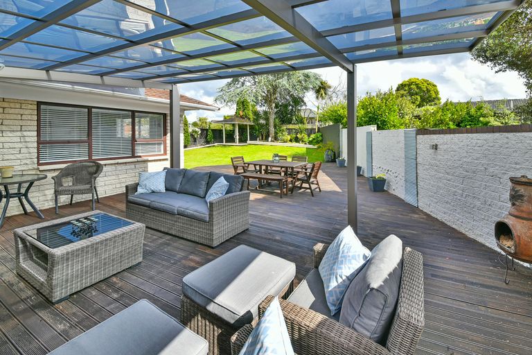 Photo of property in 43 Ray Small Drive, Pahurehure, Papakura, 2113