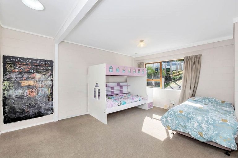 Photo of property in 1/2a Carlisle Road, Browns Bay, Auckland, 0630