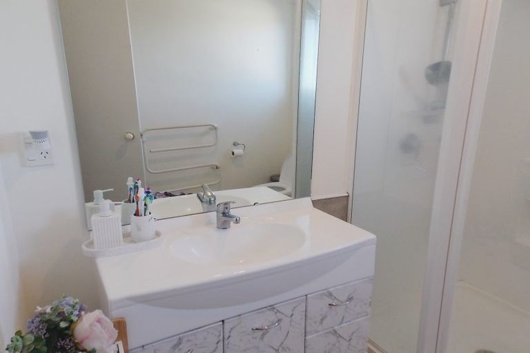 Photo of property in 107 Ashton Fitchett Drive, Brooklyn, Wellington, 6021