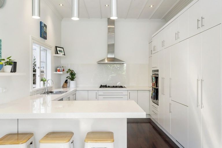 Photo of property in 63 Vauxhall Road, Devonport, Auckland, 0624