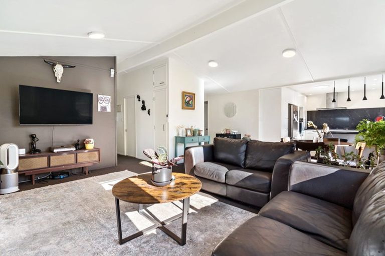 Photo of property in 25 Denarius Lane, Glendene, Auckland, 0602