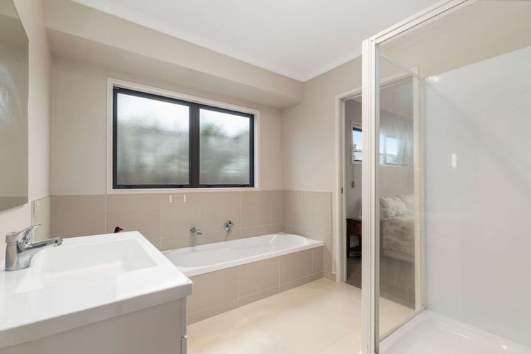 Photo of property in 104b Racecourse Road, Waiuku, 2123