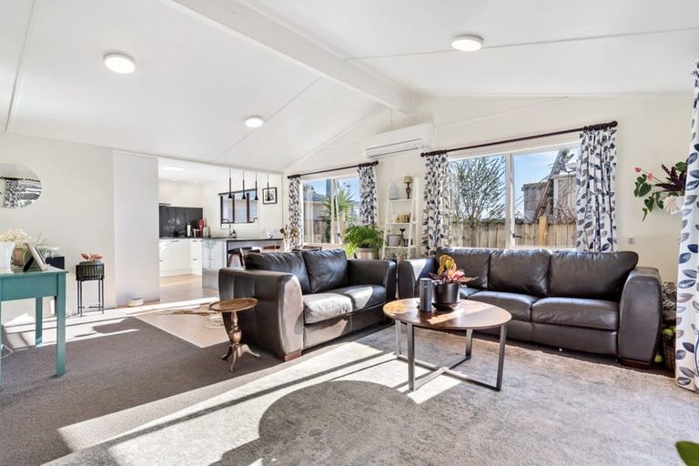 Photo of property in 25 Denarius Lane, Glendene, Auckland, 0602