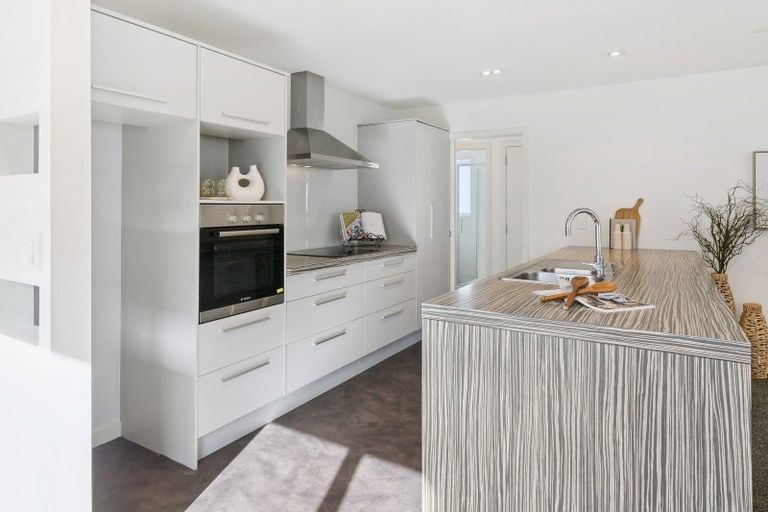 Photo of property in 11a Pinkerton Grove, Newlands, Wellington, 6037