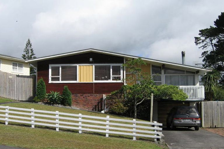 Photo of property in 28 Glendene Avenue, Glendene, Auckland, 0602