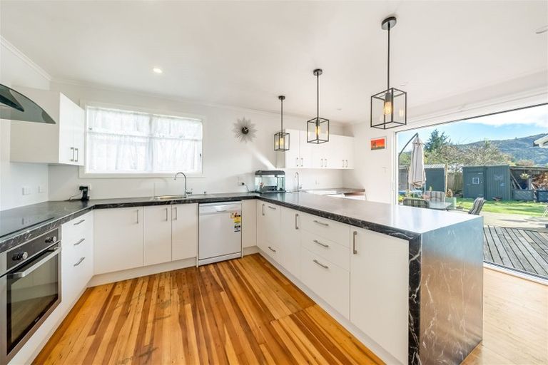 Photo of property in 23 Molloys Road, Te Marua, Upper Hutt, 5018