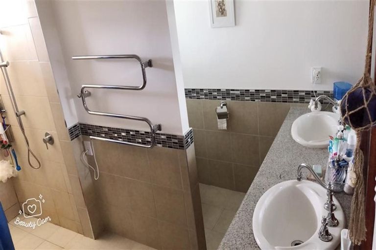 Photo of property in 35a Bradbury Road, Botany Downs, Auckland, 2010