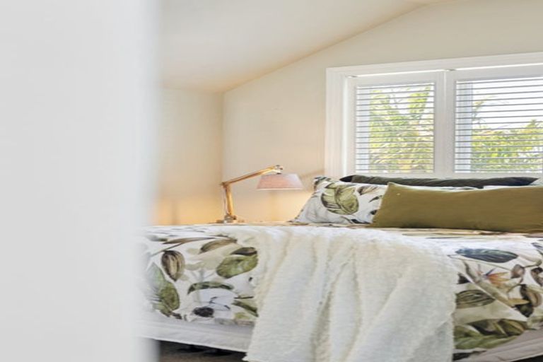 Photo of property in 46 Waterview Road, Stanley Point, Auckland, 0624