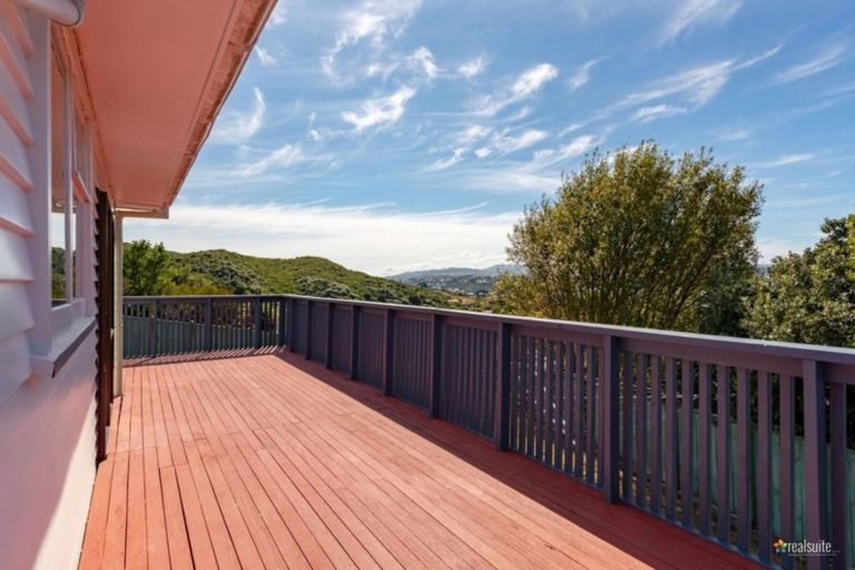 Photo of property in 33 Rangituhi Crescent, Takapuwahia, Porirua, 5022