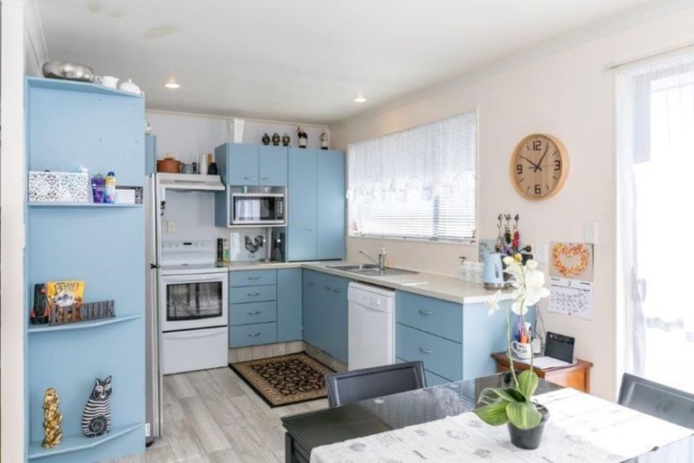 Photo of property in 10 Antrim Place, Nawton, Hamilton, 3200