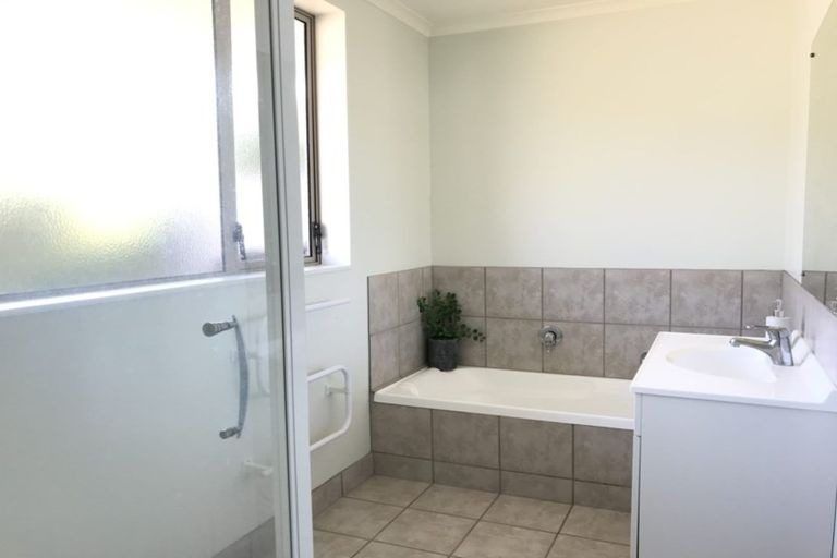 Photo of property in 48 Castlefinn Drive, Weymouth, Auckland, 2103