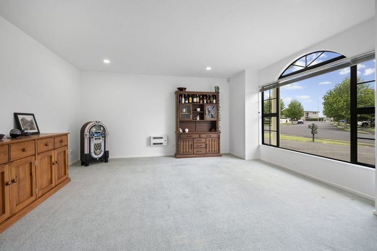 Photo of property in 1 Cloverlea Place, Pukekohe, 2120