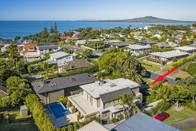 Photo of property in 12 Hauraki Road, Hauraki, Auckland, 0622