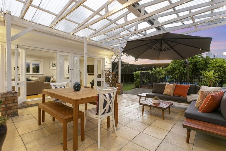 Photo of property in 7 Tui Glen Road, Birkenhead, Auckland, 0626