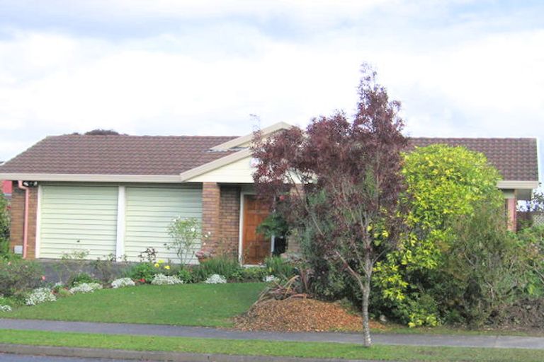 Photo of property in 96 Mirrabooka Avenue, Botany Downs, Auckland, 2010