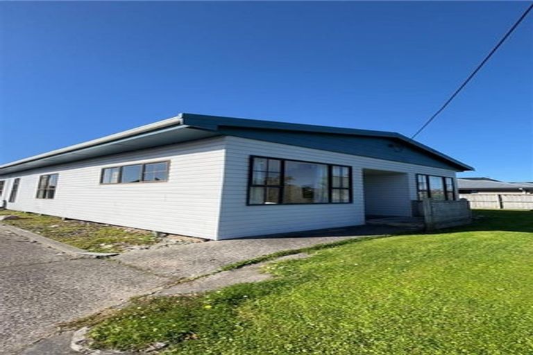 Photo of property in 129 Peel Street, Westport, 7825