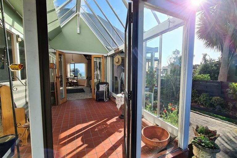 Photo of property in 6 Halse Place, Opunake, 4616