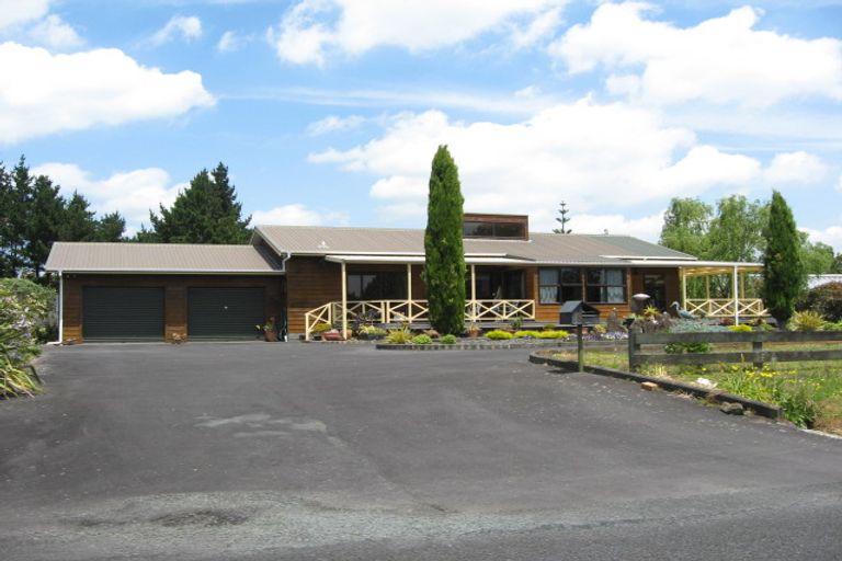 Photo of property in 18 Riverland Road, Kumeu, 0892