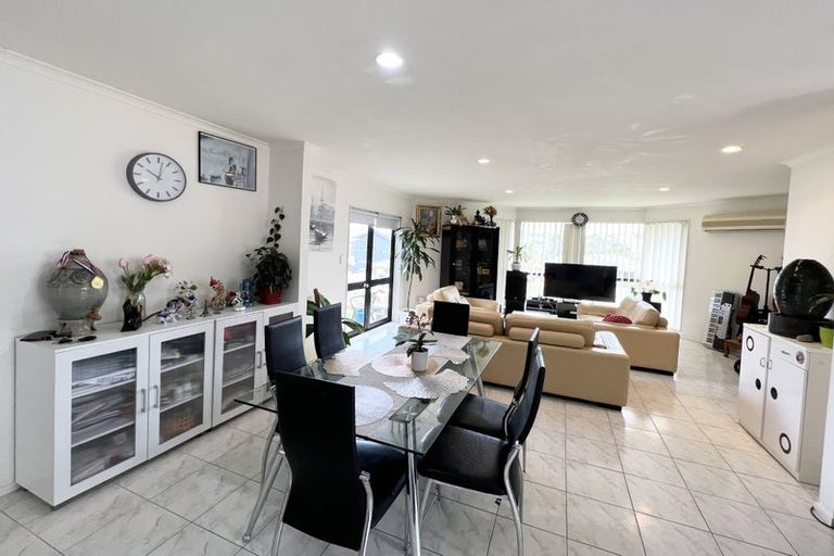 Photo of property in 3 Sunvista Avenue, Oteha, Auckland, 0632