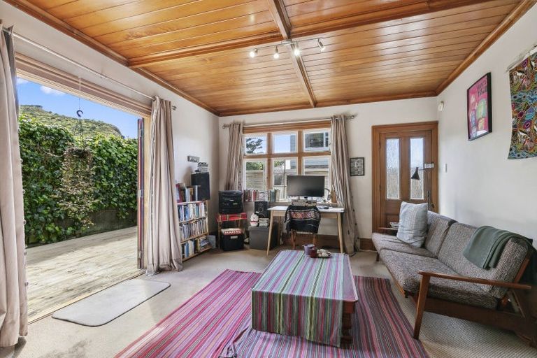 Photo of property in 120a Breaker Bay Road, Breaker Bay, Wellington, 6022