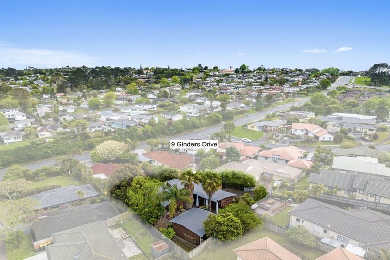 Photo of property in 9 Ginders Drive, Massey, Auckland, 0614