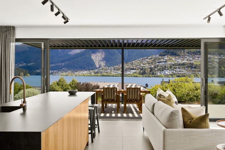 Photo of property in 513 Peninsula Road, Kelvin Heights, Queenstown, 9300