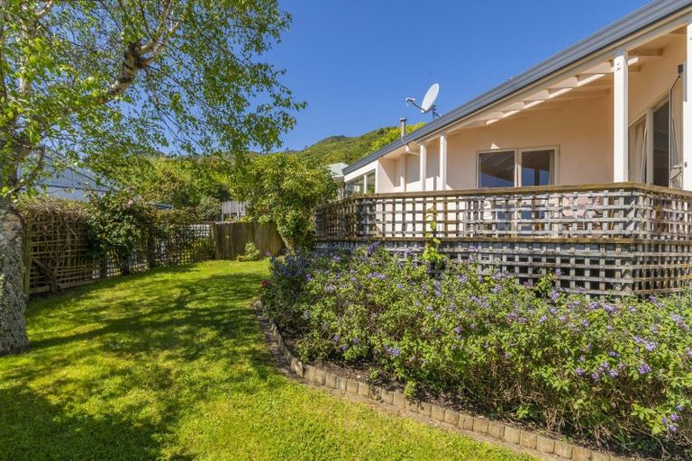 Photo of property in 7 Amokura Street, Waikanae, 5036